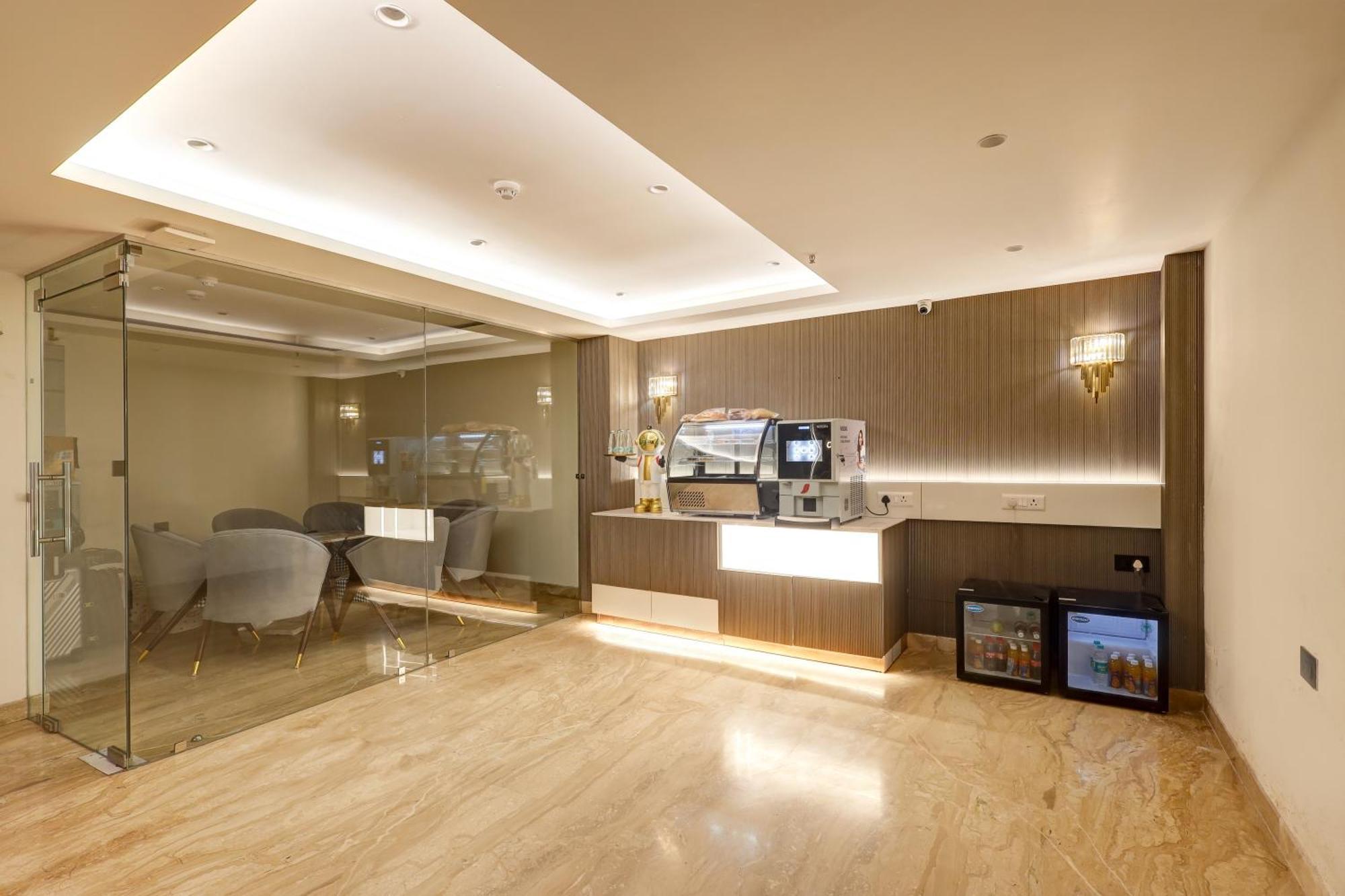 The Tyche New Delhi - Traveller'S Choice Award Winner 2025 Neu-Delhi Exterior foto